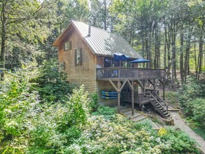 Exterior - Cozy Berkshires Lakefront Cottage! NEW (Tolland)