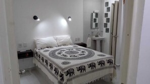 2 habitaciones, tabla de planchar con plancha, wifi y ropa de cama