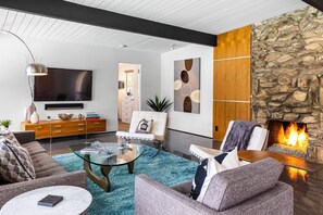Smart TV, fireplace - Aqua House - Luxury Midcentury Pool Retreat (Palm Springs)