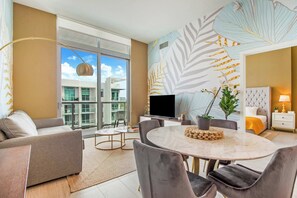 TV, offices - Beautiful 1 Bdrm PH Condo, Miami Design District (Miami)