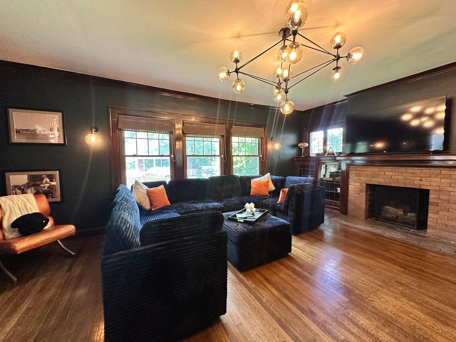 TV, fireplace, offices