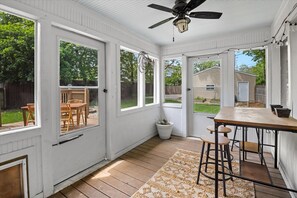Dining - Indy House by Children's Museum! (Indianapolis)