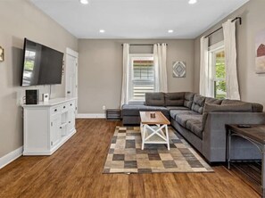 TV, fireplace - Modern and Spacious Downtown House (Indianapolis)