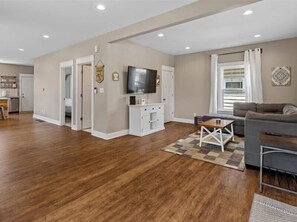 Televisión y chimenea 