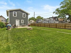 Exterior - Modern and Spacious Downtown House (Indianapolis)