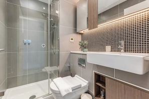 Apartment | Bathroom | Rainfall showerhead, free toiletries, hair dryer, towels