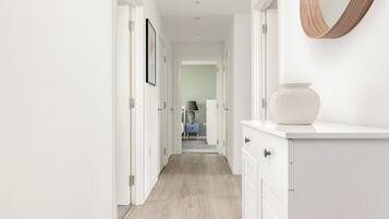 Appartement | Woonruimte | Een 37-inch televisie met kabelzenders, Netflix en streamingdiensten