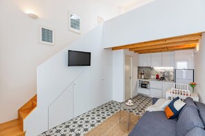 Comfort House | Living area | Flat-screen TV - Pestana Houses (Porto)