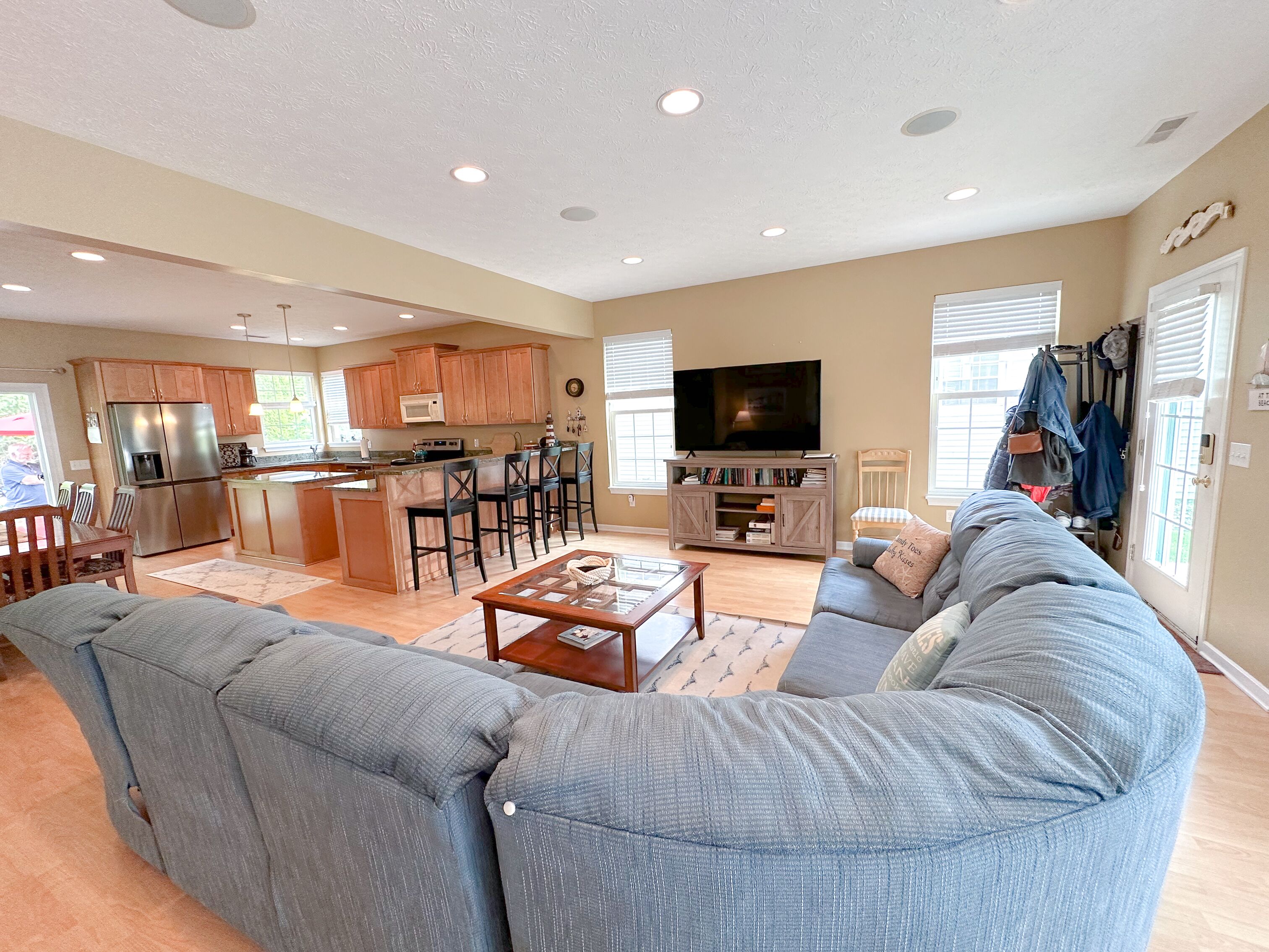 Smart TV, fireplace
