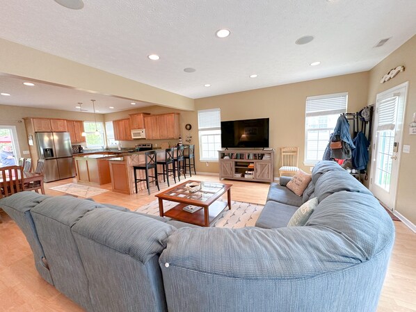 Smart TV, fireplace