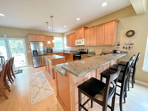 5 Bedroom Beach House in Old Homestead