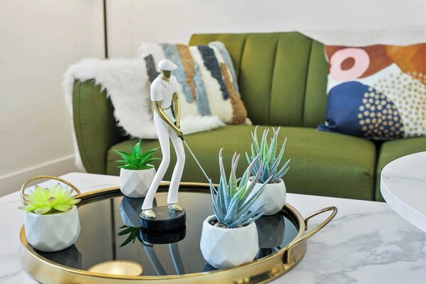 Televisión y oficina 