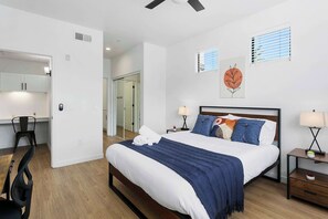 2 habitaciones, escritorio, tabla de planchar con plancha y wifi 