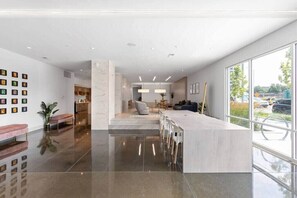 Lobby - Modern CozySuites Studio Apartment (Indianapolis)