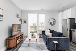 TV, offices - Explore Indy from an Urban CozySuites Oasis (Indianapolis)