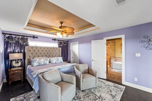 5 bedrooms, iron/ironing board, Internet, bed sheets