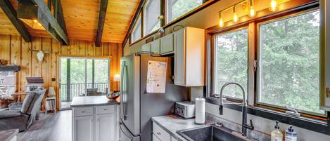 Fridge, microwave, stovetop, dishwasher
