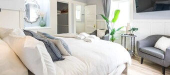 Capitola Village Bungalow - 2 Blocks from the Sand