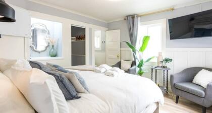 Capitola Village Bungalow - 2 Blocks from the Sand