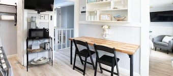 Capitola Village Bungalow - 2 Blocks from the Sand