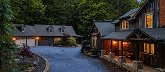 Bear Hug Retreat | Hot Tub, Fire Pit & Guesthouse + Biltmore Pass🔥