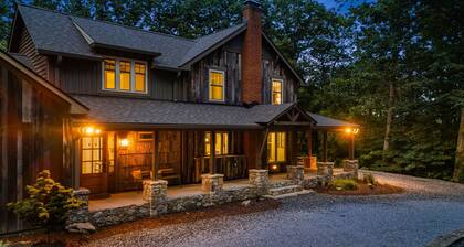 Bear Hug Retreat | Hot Tub, Fire Pit & Guesthouse + Biltmore Pass🔥