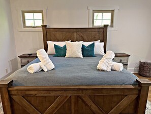 4 bedrooms, desk, iron/ironing board, travel cot