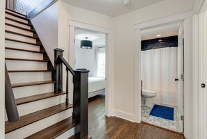 4 habitaciones, tabla de planchar con plancha y wifi gratis 