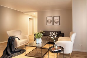 Superior-Apartment, Balkon | Wohnbereich | Flachbildfernseher, Netflix, Streaming-Dienste