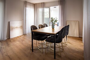 Deluxe Suite, Terrace, Harbour View | In-room dining
