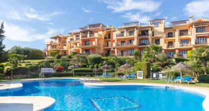 Premium apartment in Benahavis with balcony