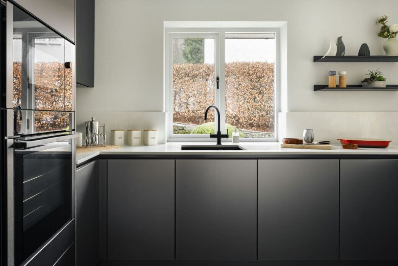 Køleskab, mikrobølgeovn, ovn, kogeplade