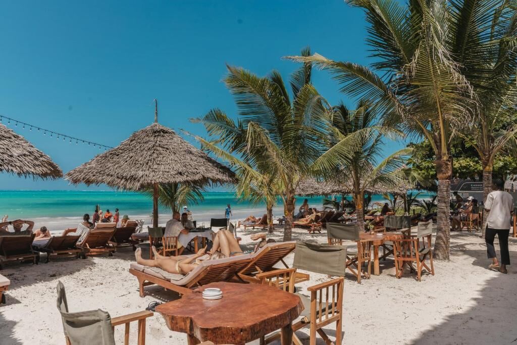 على الشاطئ، بار على الشاطئ