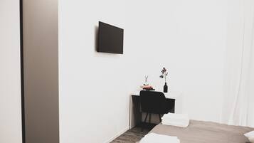 1 bedroom, desk, WiFi, bed sheets