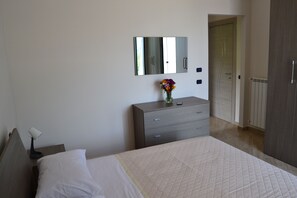 4 bedrooms, WiFi, bed sheets