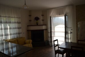 Télévision, cheminée