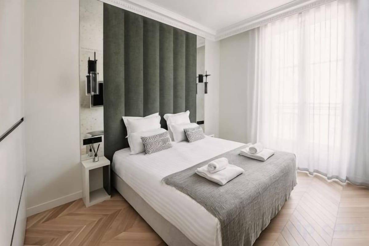 Premium bedding, pillowtop beds, in-room safe, blackout drapes