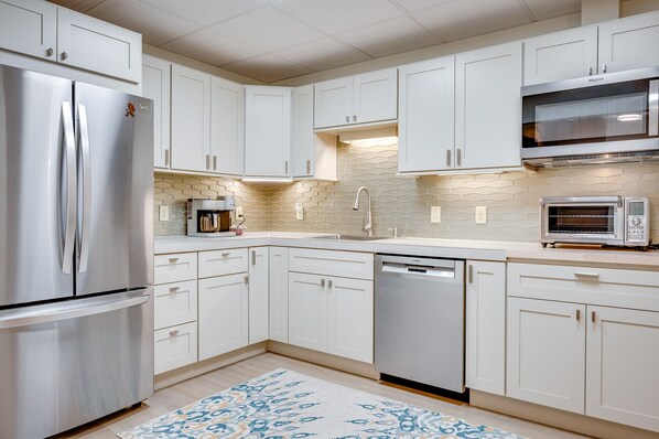 Private kitchen | Fridge, microwave, dishwasher, coffee/tea maker