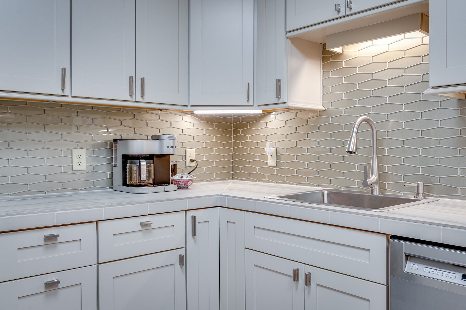 Fridge, microwave, dishwasher, coffee/tea maker