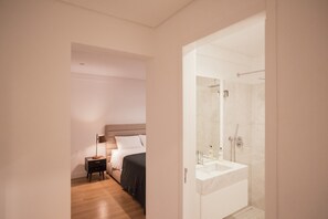 Bathtub, hair dryer, towels - Master Deco Gem in Cascais (Cascais)