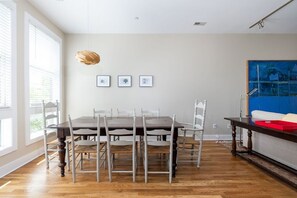 Dining - Amazing Townhouse! Located in desirable 12th South Area & close to all you need! (Nashville)