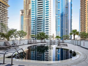 حمّام سباحة خا�رجي