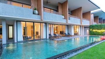 Family Villa, 6 Bedrooms | Free minibar, in-room safe, desk, blackout drapes