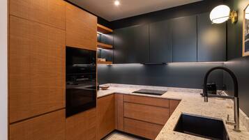 Réfrigérateur, micro-ondes, four, lave-vaisselle