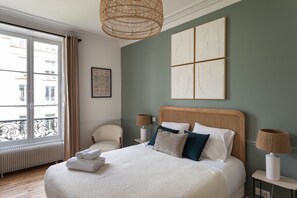 4 bedrooms, iron/ironing board, free WiFi, bed sheets