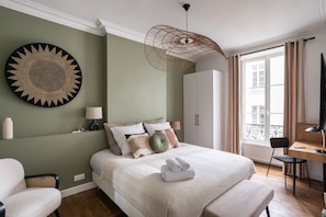4 bedrooms, iron/ironing board, free WiFi, bed sheets