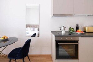 Fridge, oven, stovetop, cookware/dishes/utensils