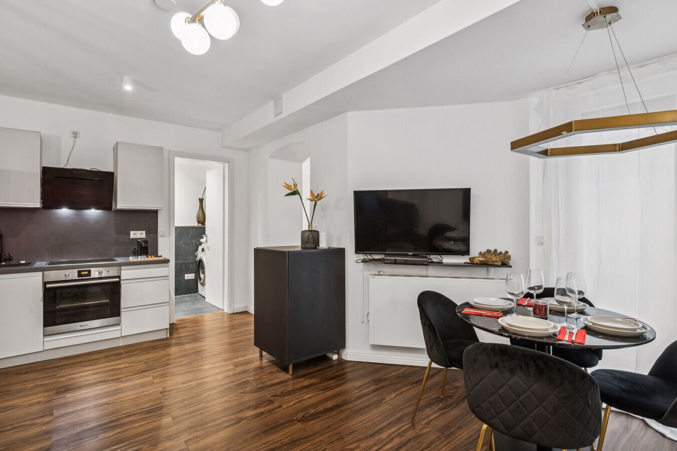 Réfrigérateur, four, plaque de cuisson, cafetière/bouilloire