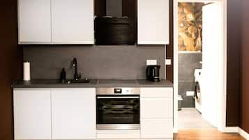 Fridge, oven, stovetop, coffee/tea maker