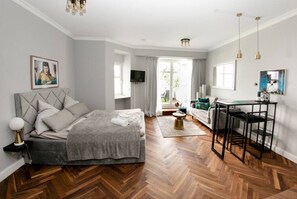 1 chambre, bureau, fer et planche à repasser, Wi-Fi